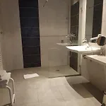 L Ecrevisse Hotel *