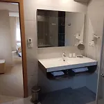Hotel L Ecrevisse